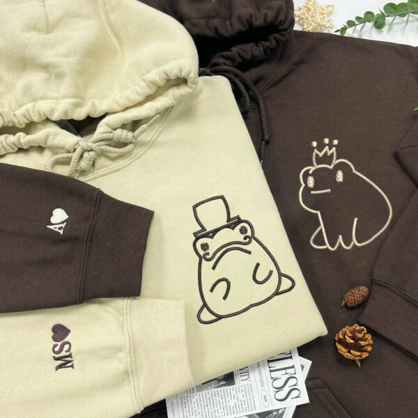 Custom Embroidered Frog King and Queen Matching Hoodies for Couples, Personalized Couple Sweatshirt, Couple Embroidered Sweatshirt, Valentine's Day Gifts Idea For Him Her - Image 4